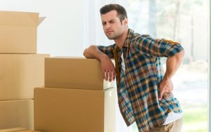 بلندکردن اجسم سنگین فشار زیادی به ستون فقرات و کمر می آورد - علائم دیسک کمر